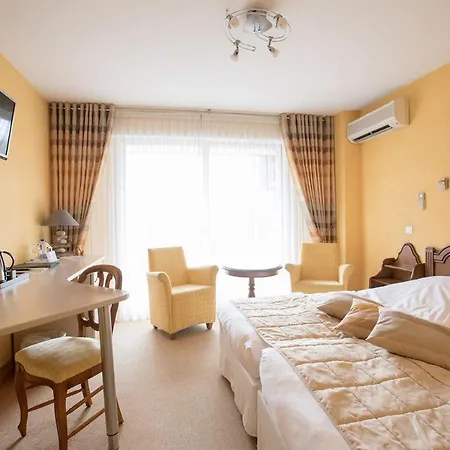 Du Cheval Blanc Depuis 1785 Отель