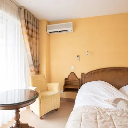 Du Cheval Blanc Depuis 1785 4*