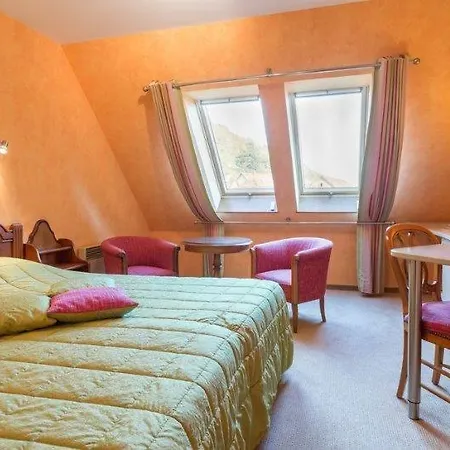 Отель Du Cheval Blanc Depuis 1785