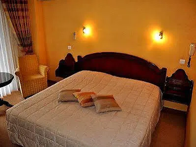 Отель Du Cheval Blanc Depuis 1785 4*